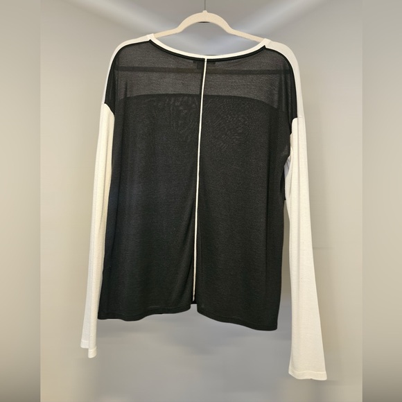 Vince Scoop Neck Top
Black and White
Long Sleeve Blouse size small - Picture 5 of 5